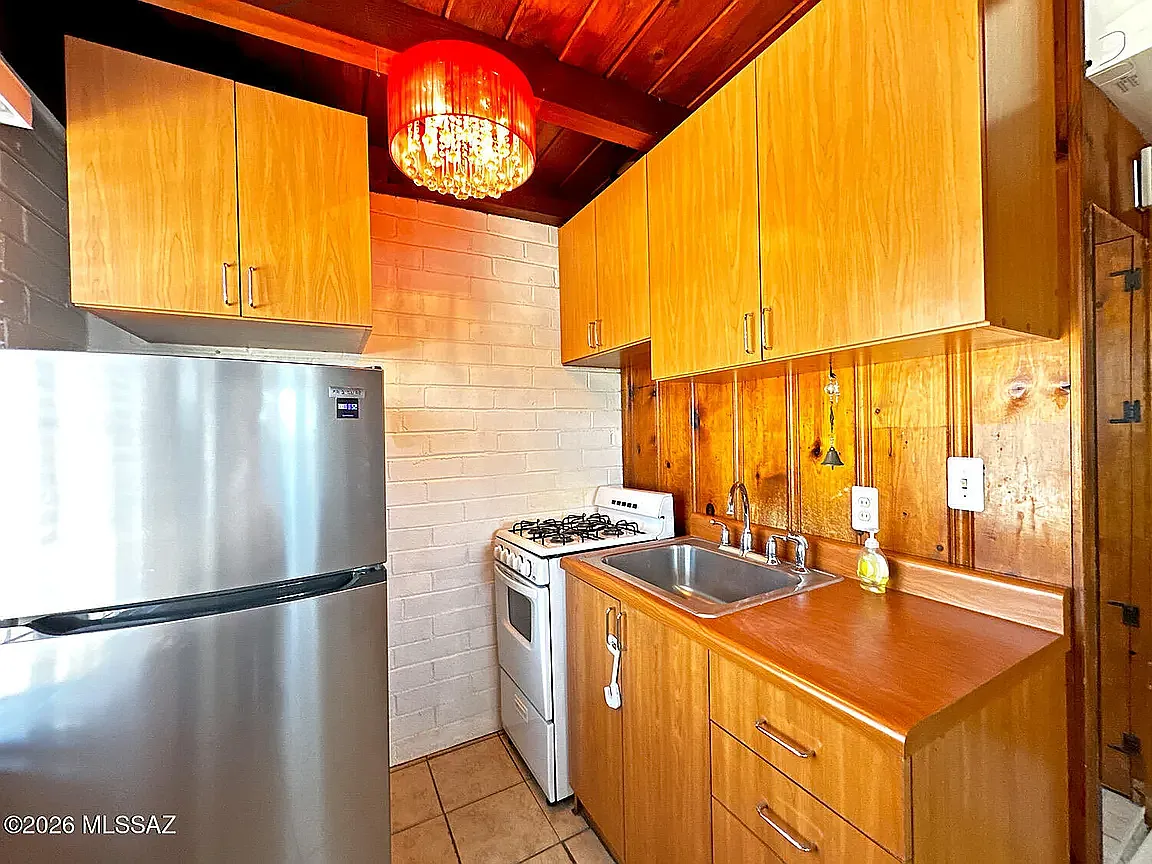 Studio, 260 sqft, $700 — Photo 3