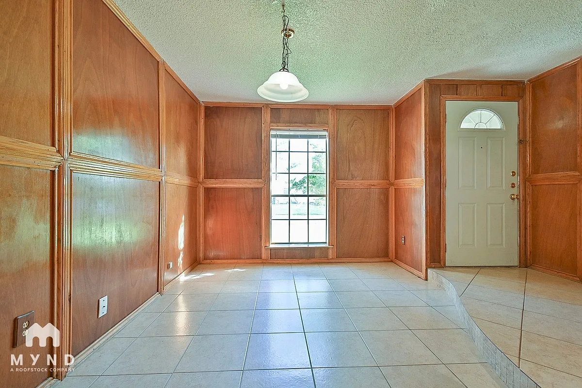 Building Photo - 712 Meadowglen Dr