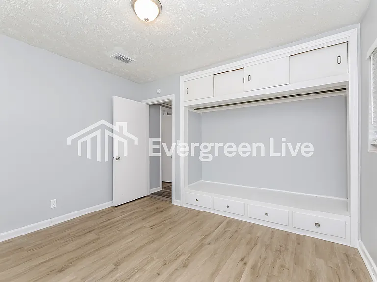 2103 Tegner Dr — Photo 12