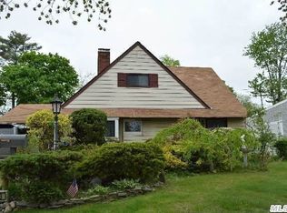 163 Land Ln, Westbury, NY 11590