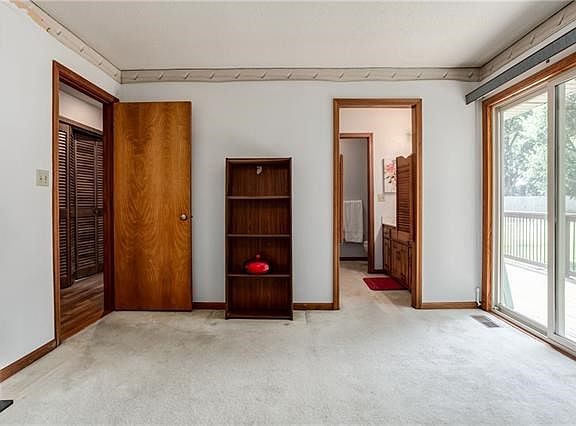 5th image of 9925 Parkview Ave