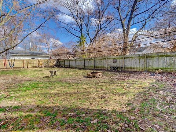 3rd image of 512 Earnshaw Dr