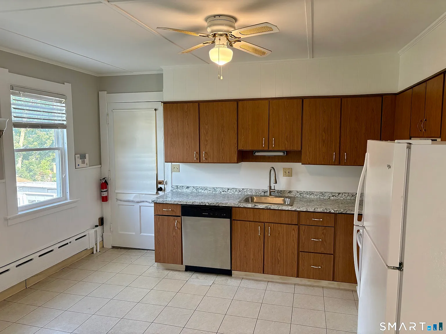 2 bed, 1.0 bath, 1150 sqft, $1,800 — Photo 2
