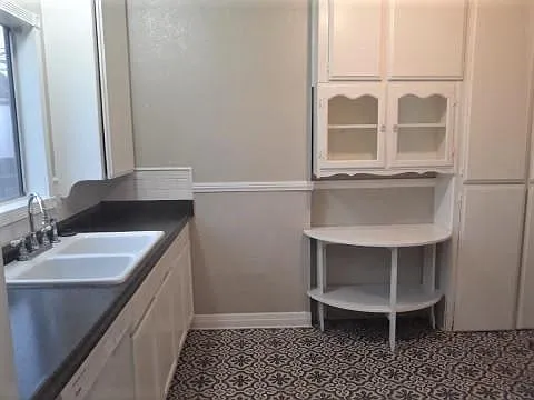 528 E H St — Photo 5