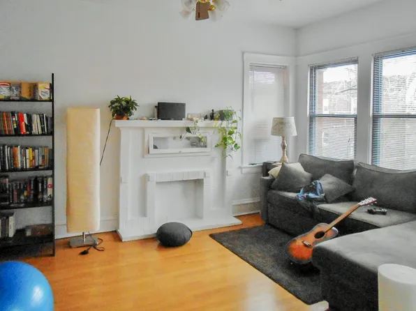 712 W Cornelia Ave #2, Chicago, IL 60657