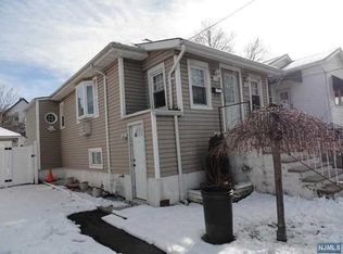 822 8th St, Secaucus, NJ 07094