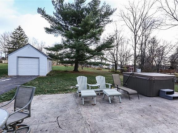 4th image of 82 Hubbard Dr