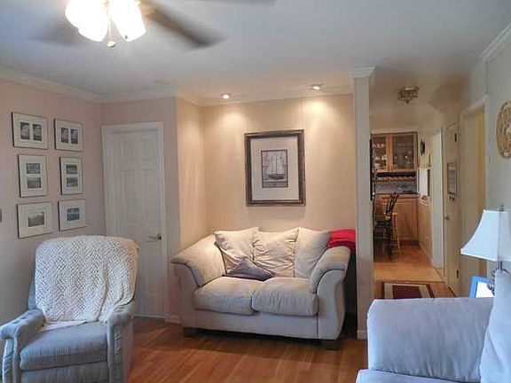 4th image of 476 Cheshire Ct
