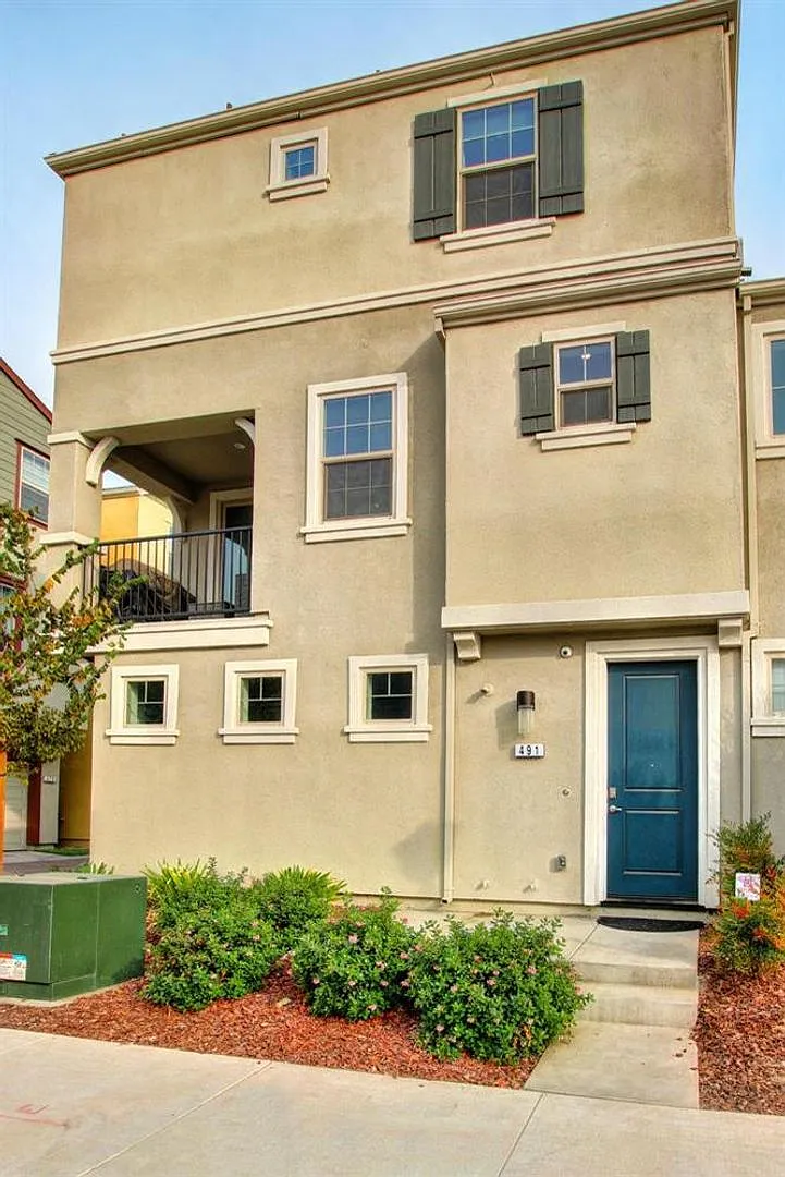 Modern Nearly-New Condo at The Mill on Broadway $2,495/Month — Photo 1