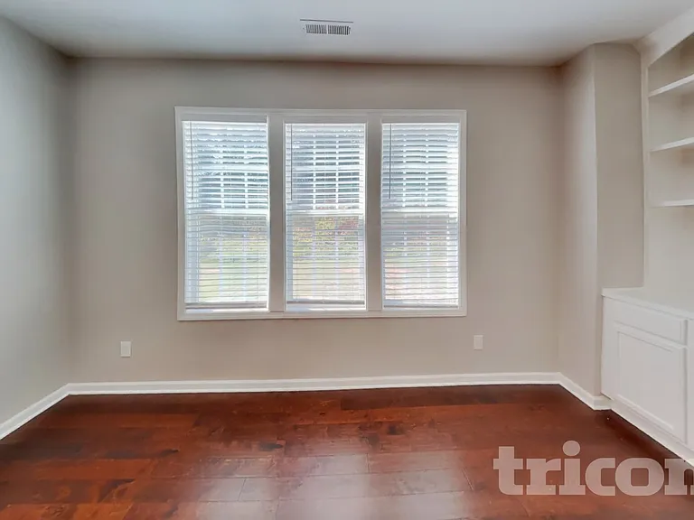 32 Balboa Pkwy — Photo 2