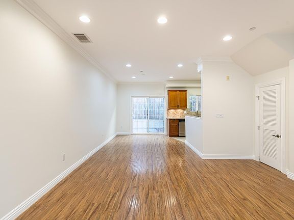 4th image of 338 W Milford St #103