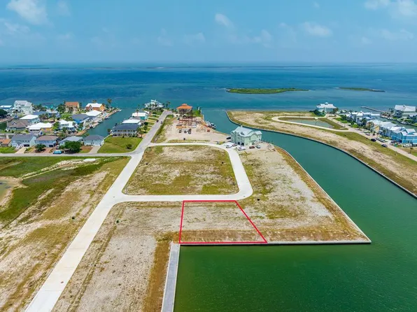 1037 Saint Kitts Dr, Rockport, TX 78382