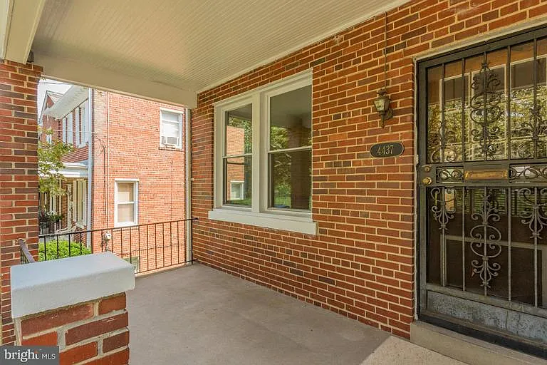 4437 13th St NE photo 1