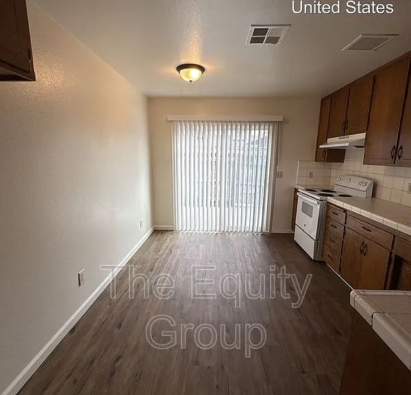 5136 W Cambridge Ave — Photo 8