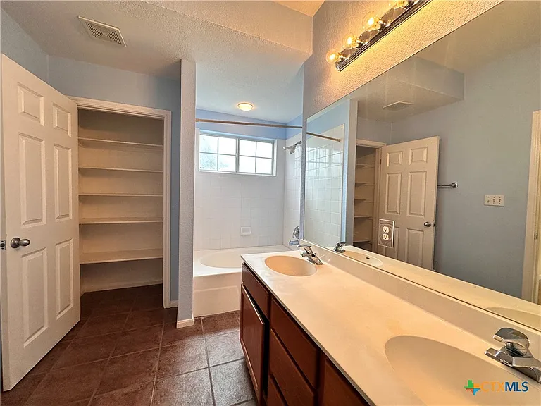 2050 Lisa Ln — Photo 29
