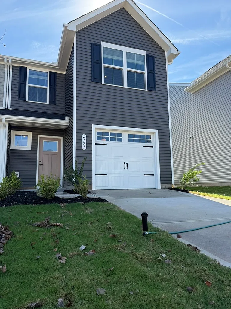 3 bed, 2.5 bath, 1430 sqft, $1,890 — Photo 1