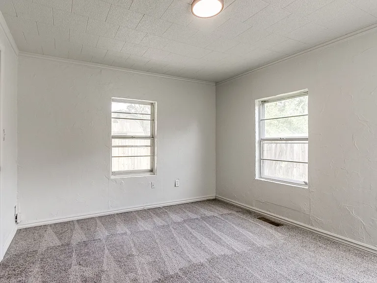 425 E Eufaula St — Photo 24