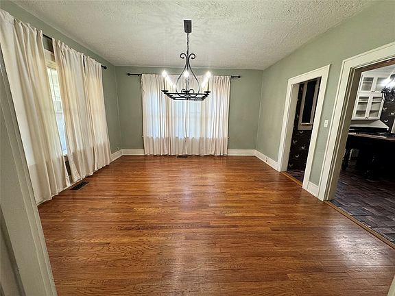 3rd image of 1403 Bixby St