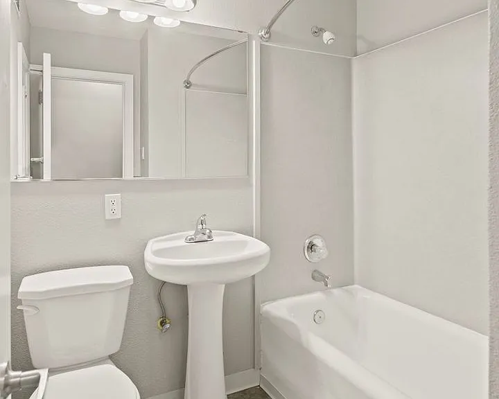 Cornelius Apartments — Photo 25