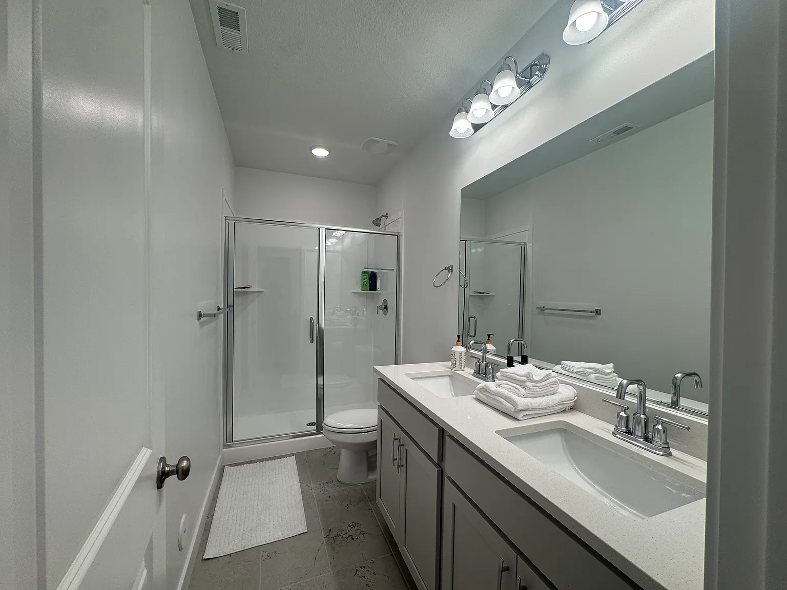 5 bed, 4400 sqft, $5,000 — Photo 3