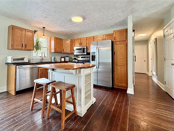 5th image of 110 W McQuistion Rd