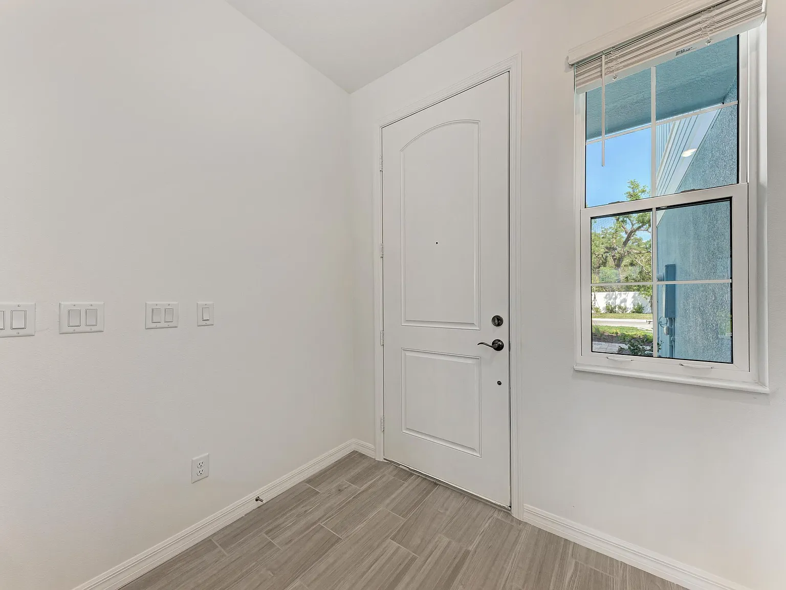 3 bed, 1853 sqft, $2,800 — Photo 2