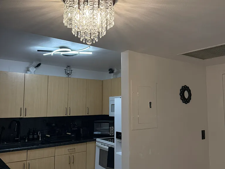 2301 Collins Ave #817 — Photo 34
