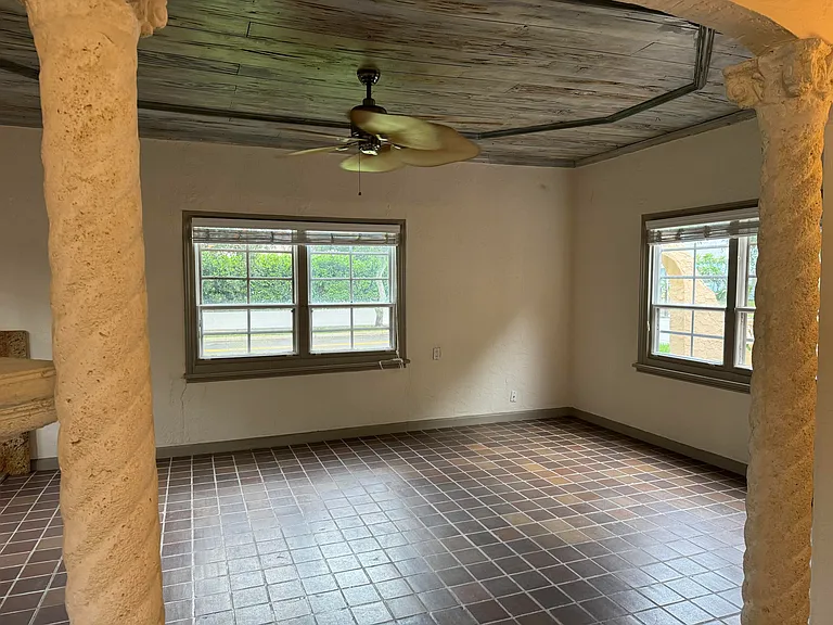 735 Colonial Rd — Photo 12