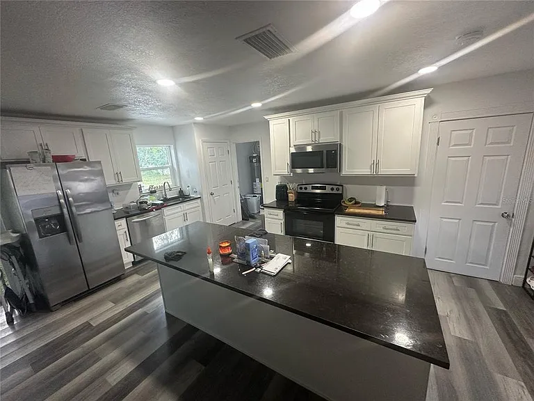 1011 Gerona Ave — Photo 3