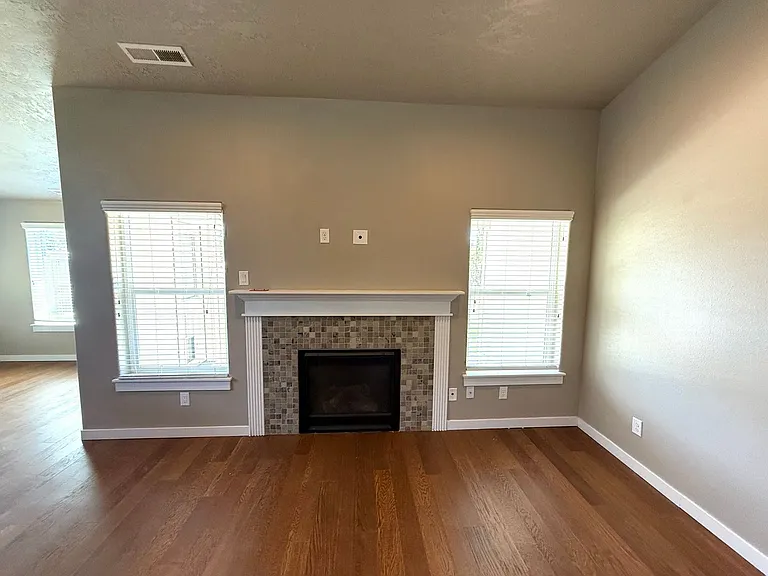 4832 SW Volcano Ave — Photo 3