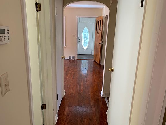5th image of 1686 Oakwood Ave