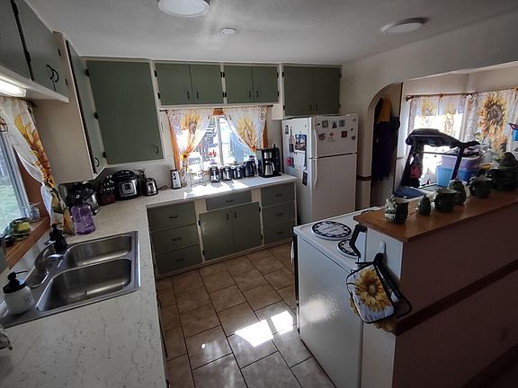 4th image of 864 SW 3rd St