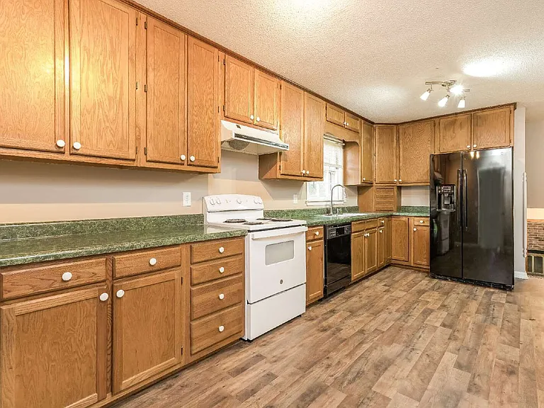 717 Milling Rd — Photo 10