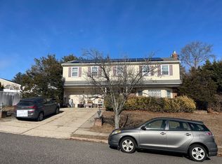 27 Waterview Ave, Lake Ronkonkoma, NY 11779