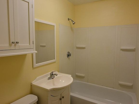 5th image of 18 Shrewsbury Green Dr Unit D