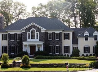 12 Carriage Hill Rd, White Plains, NY 10604