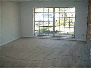 2nd image of 955 Hillcrest Ave
