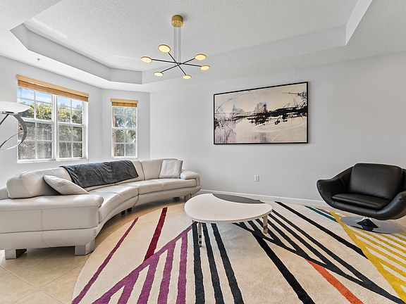 5th image of 2558 Gardens Pkwy
