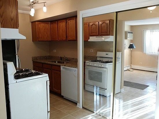 3rd image of 1892 Somerset Dr