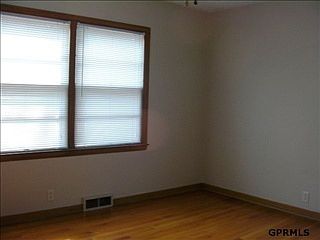 5th image of 240 W Linden Ave