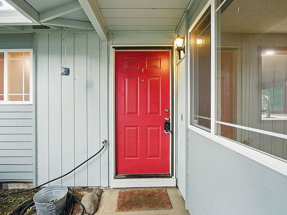 2nd image of 8616 NE 57th St