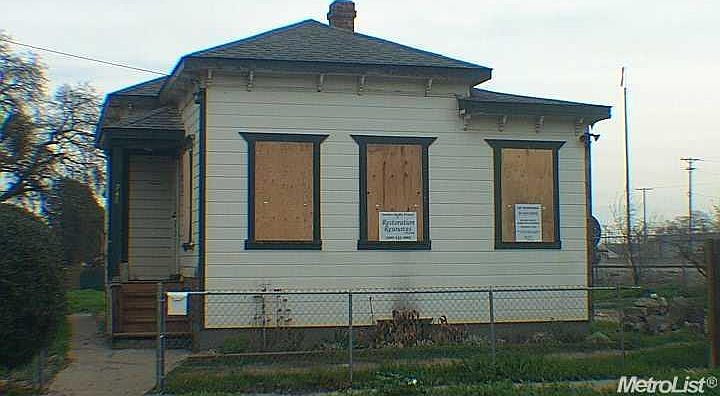 1st image of 748 S Eugenia Ave