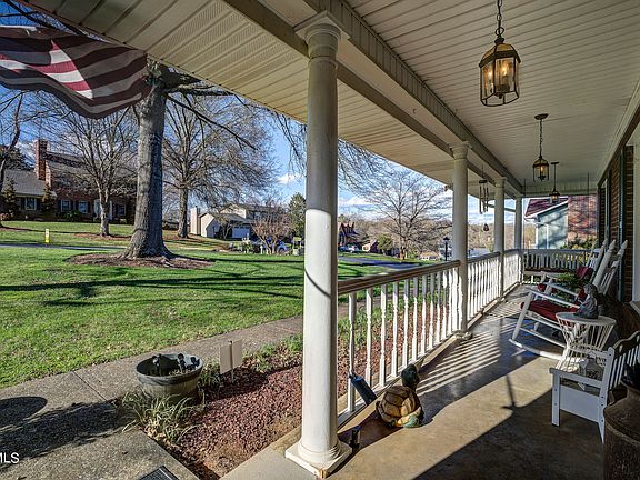 5th image of 2 Gentry Carson Dr