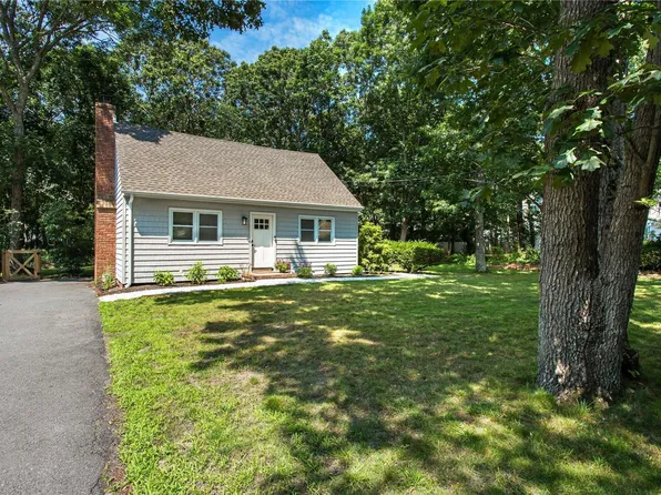 48 Shinnecock Avenue, East Quogue, NY 11942