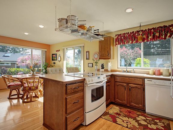 3rd image of 16500 SE 45th St