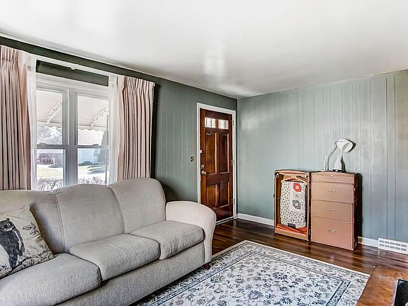 4th image of 2479 Lexington Ave