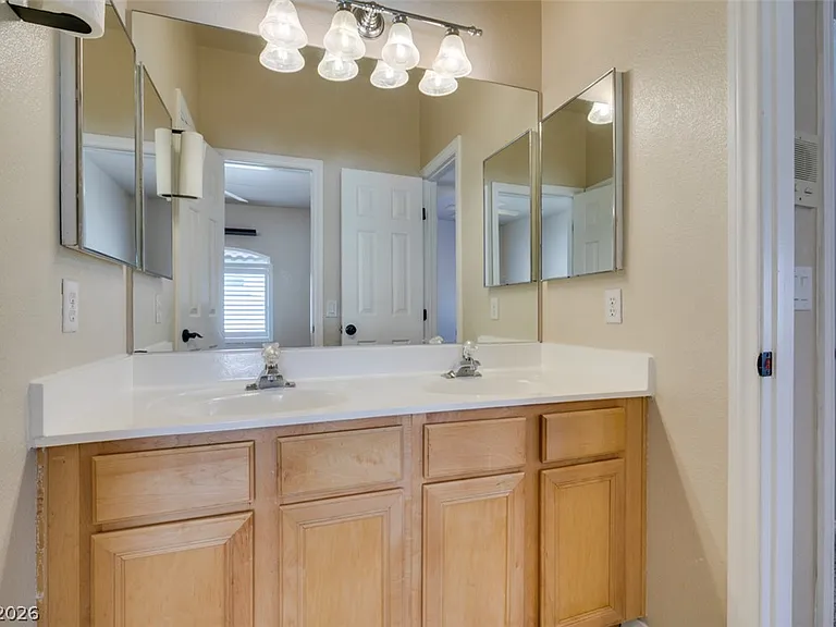 2598 Mizzoni Cir — Photo 28