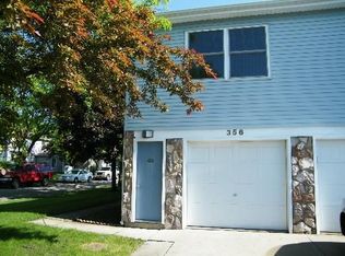 356 Creekside Dr, Vernon Hills, IL 60061