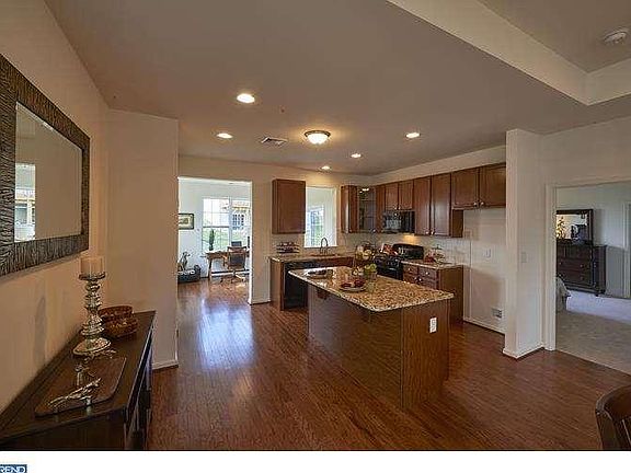 3rd image of 2679 Foxglove Ln