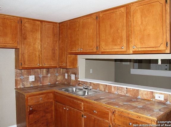4th image of 1311 Linden Ave